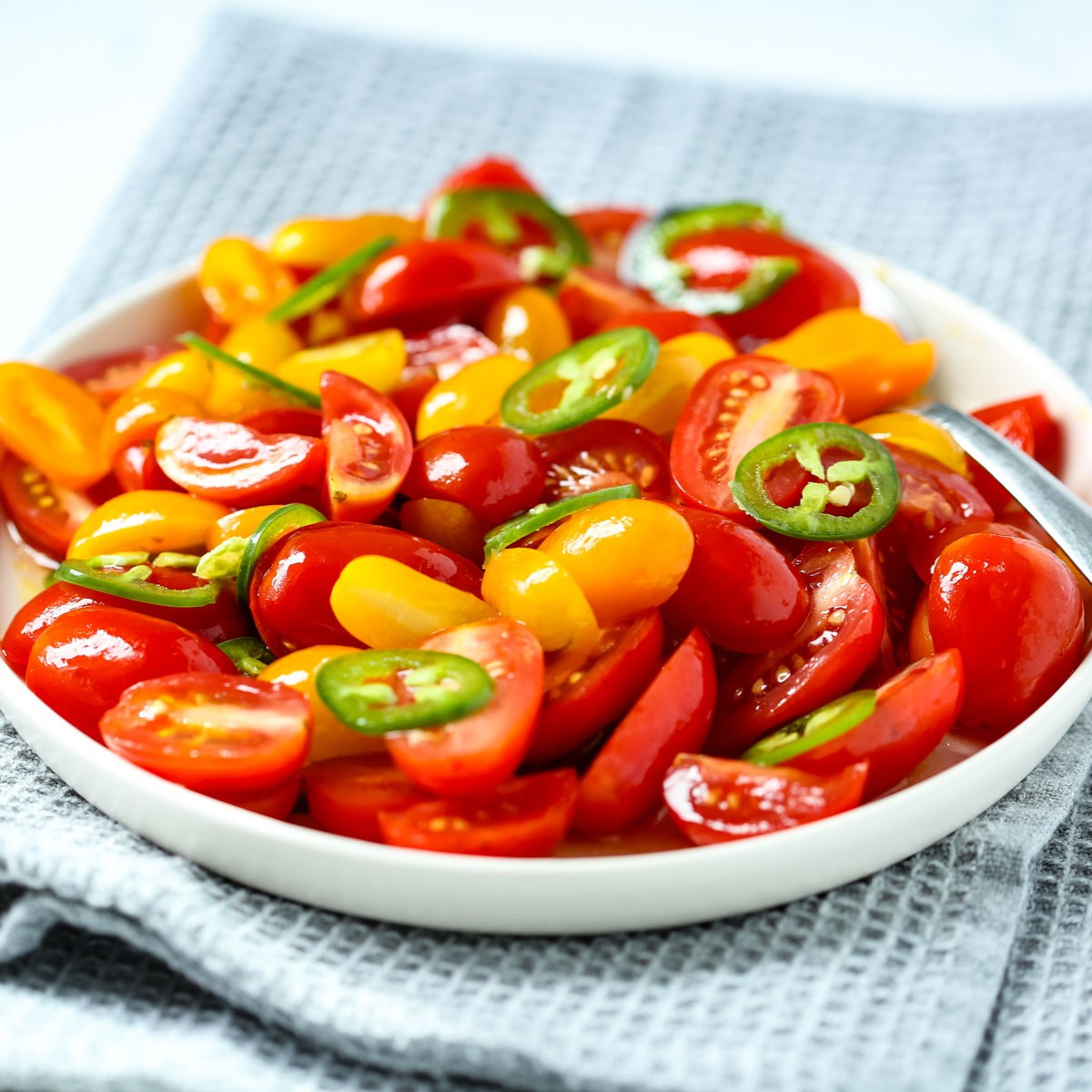 Easy Marinated Tomatoes (with Jalapeno) – Midwexican